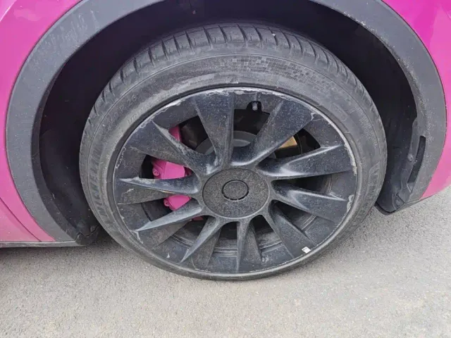 Tesla Model Y — Фото автомобиля 23