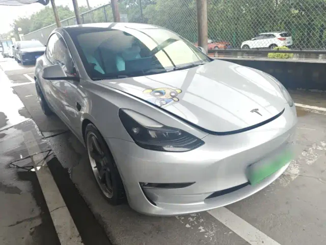 Tesla Model 3 — Фото автомобиля 3