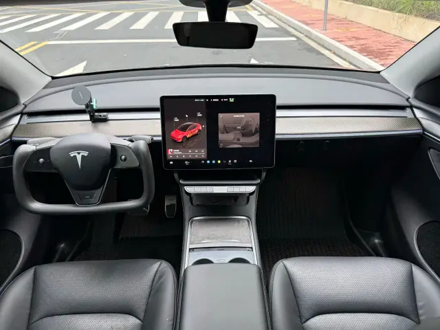 Tesla Model Y — Фото автомобиля 5