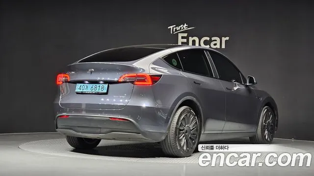 Tesla Model Y — Фото автомобиля 2