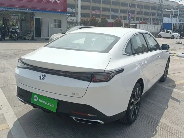 Changan Eado — Фото автомобиля 4