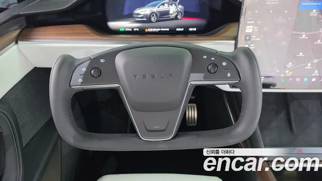 Tesla Model X — Фото автомобиля 14