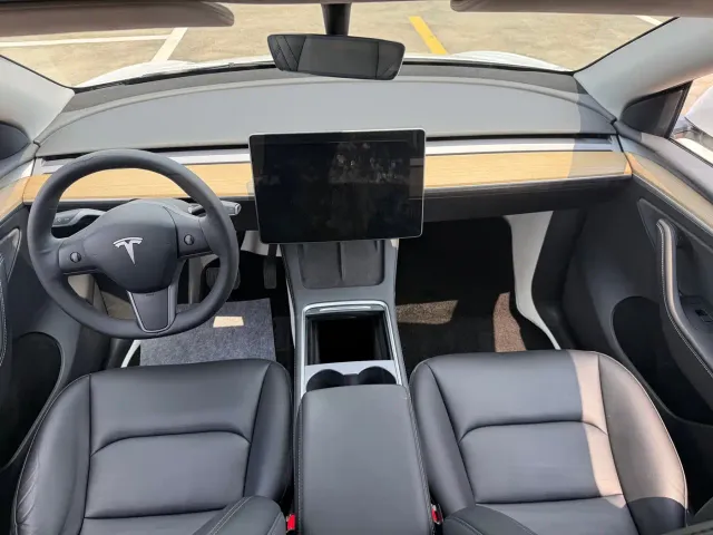 Tesla Model Y — Фото автомобиля 5