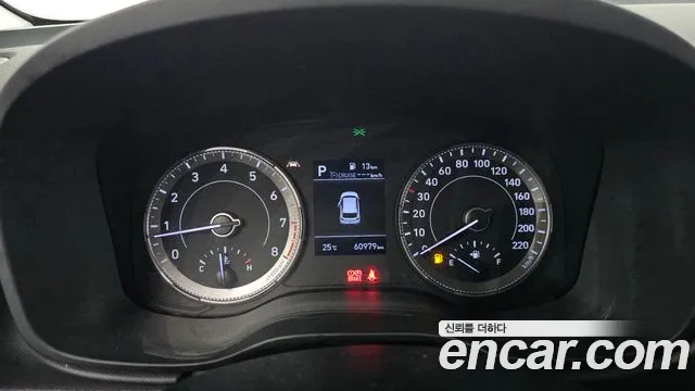 Hyundai Venue — Фото автомобиля 7