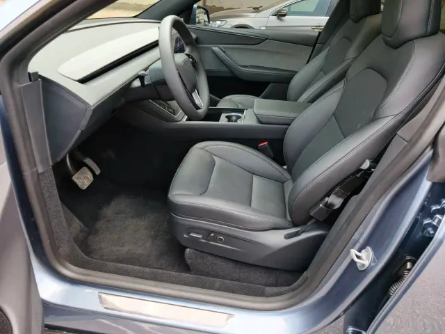 Tesla Model Y — Фото автомобиля 7