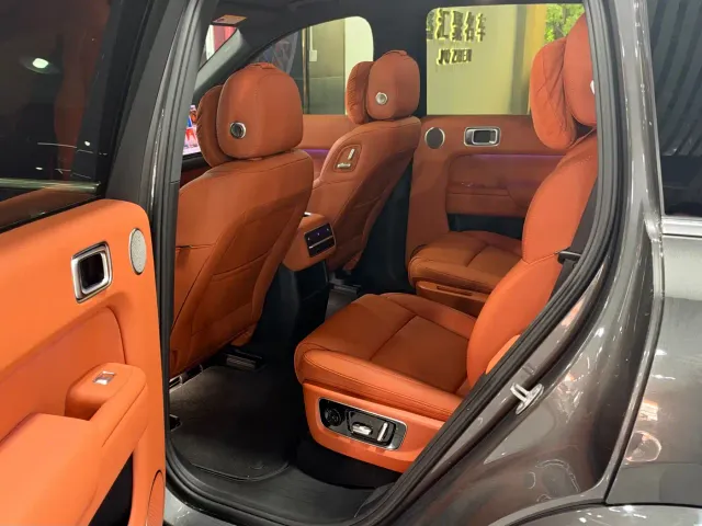Li Auto L8 — Фото автомобиля 8