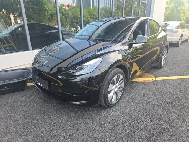 Фотография автомобиля — Tesla Model Y