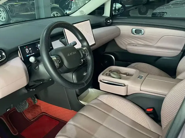 GAC Aion UT — Фото автомобиля 6