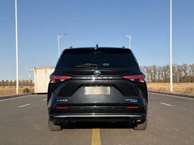 Toyota Sienna — Фото автомобиля 5
