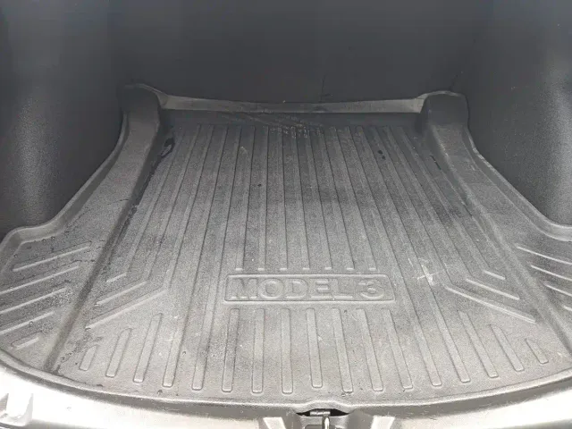 Tesla Model 3 — Фото автомобиля 25