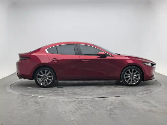 Mazda Axela — Фото автомобиля 3