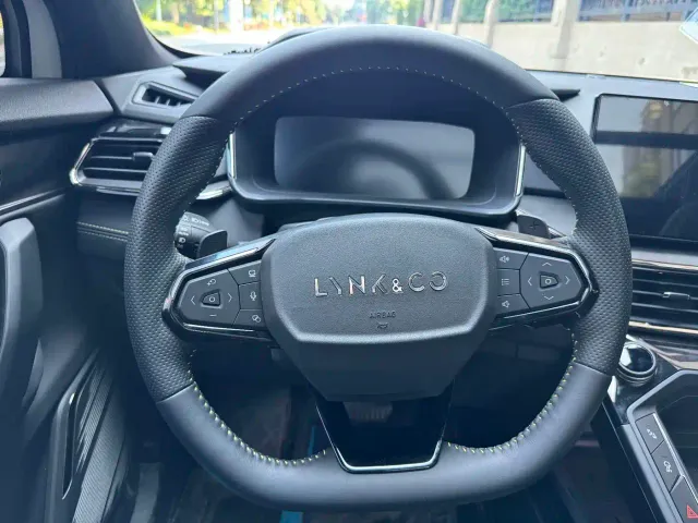 Lynk & Co 06 — Фото автомобиля 13
