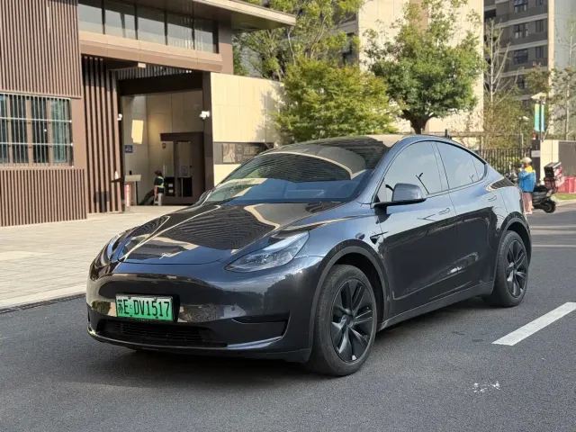 Фотография автомобиля — Tesla Model Y