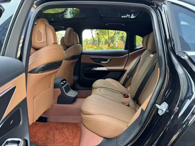Mercedes-Benz E-Class — Фото автомобиля 12