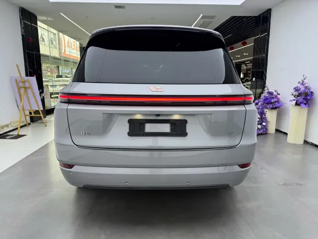 Li Auto L9 — Фото автомобиля 24