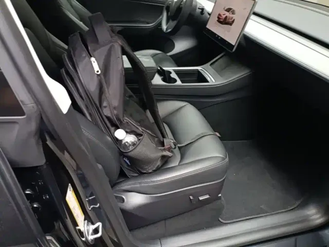Tesla Model Y — Фото автомобиля 24