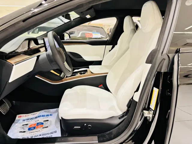 Tesla Model S — Фото автомобиля 5