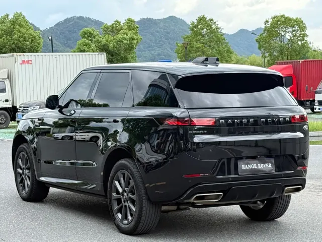 Land Rover Range Rover Sport — Фото автомобиля 4