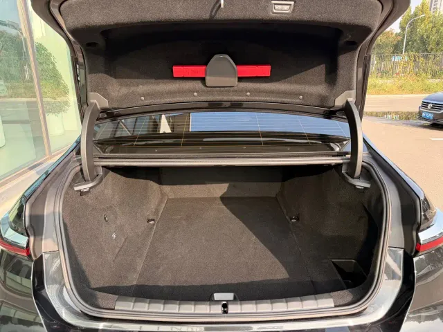 BMW i7 — Фото автомобиля 25
