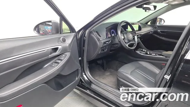 Hyundai Sonata Sonata (DN8) 2.0 LPG(Для маломобильных пассажиров) — Фото автомобиля 10