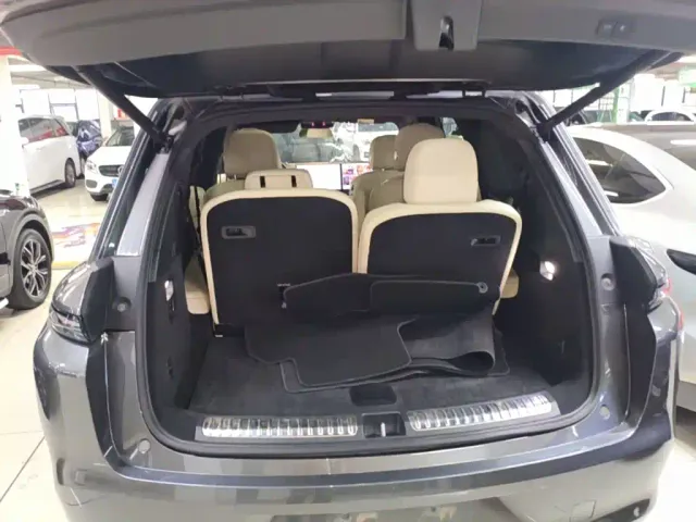 Li Auto L8 — Фото автомобиля 18