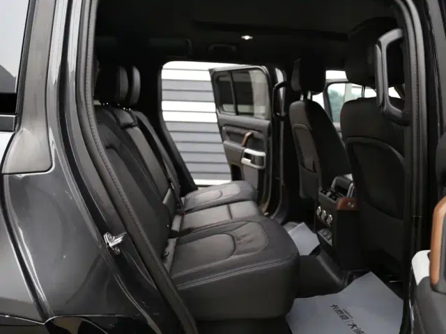 Land Rover Defender — Фото автомобиля 24