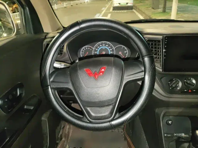 Wuling Hongguang V — Фото автомобиля 13