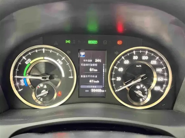 Toyota Alphard — Фото автомобиля 19