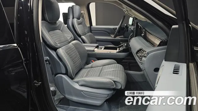 Lincoln Navigator 4th Gen — Фото автомобиля 16