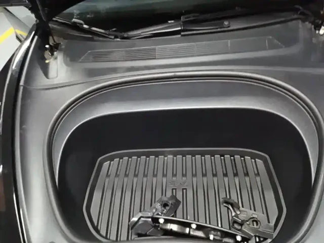 Tesla Model 3 — Фото автомобиля 19