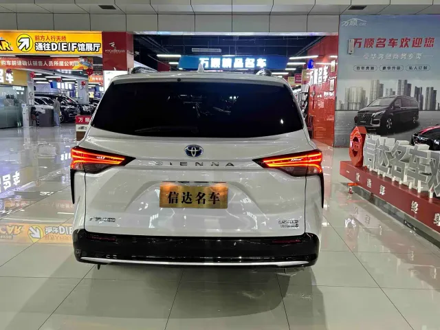 Toyota Sienna — Фото автомобиля 20