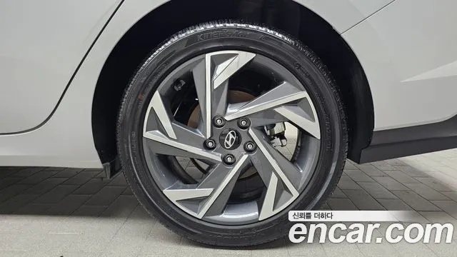Hyundai AVANTE Новый Avante (CN7) — Фото автомобиля 21