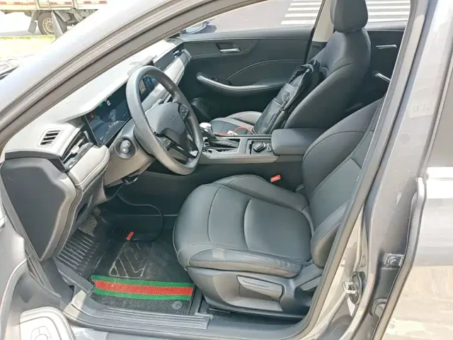 Roewe i5 — Фото автомобиля 14