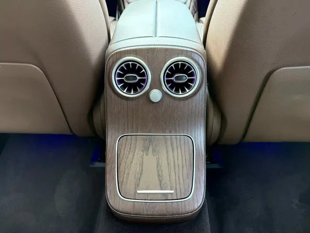 Mercedes-Benz E-Class — Фото автомобиля 14