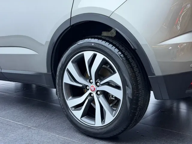 Jaguar E-PACE — Фото автомобиля 29