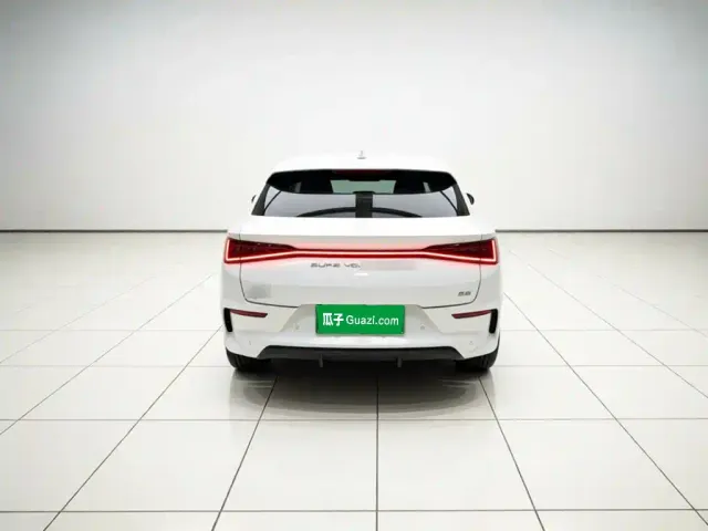 BYD e2 — Фото автомобиля 5