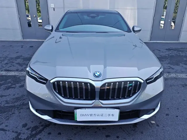 BMW i5 — Фото автомобиля 2