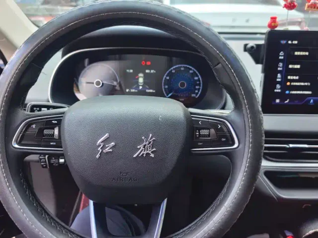 Hongqi E-QM5 — Фото автомобиля 15