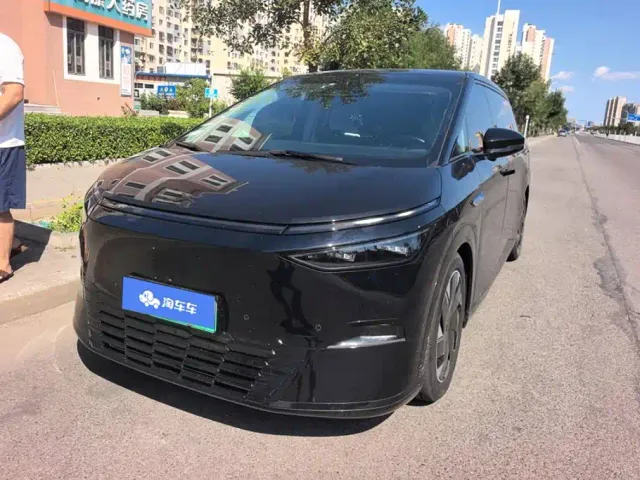 Фотография автомобиля — Xpeng X9