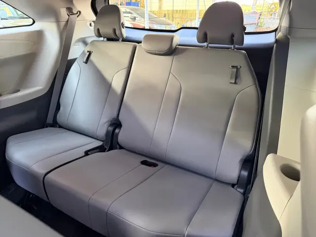 Toyota Granvia — Фото автомобиля 16