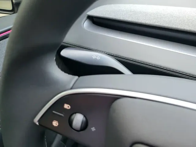 Tesla Model Y L 2025 Facelift Long Range AWD — Фото автомобиля 14
