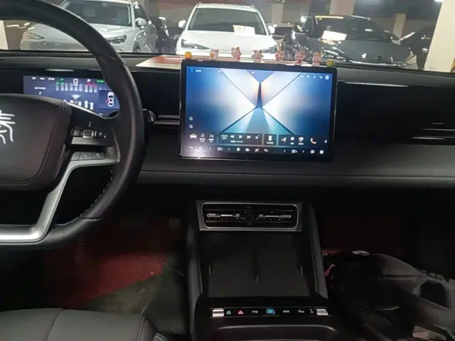 BYD Qin L — Фото автомобиля 12