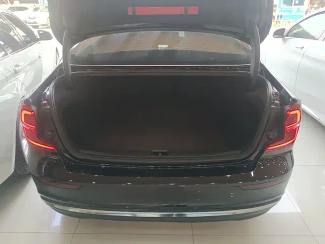 Volvo S60 — Фото автомобиля 18