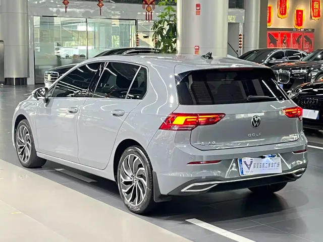 Volkswagen Golf — Фото автомобиля 9