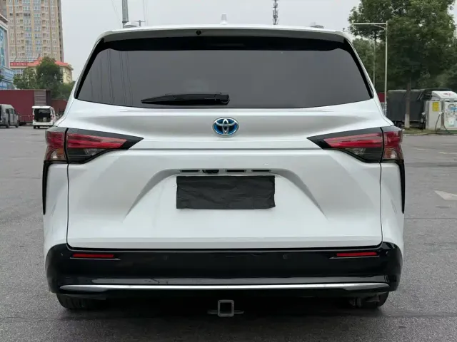 Toyota Sienna — Фото автомобиля 8