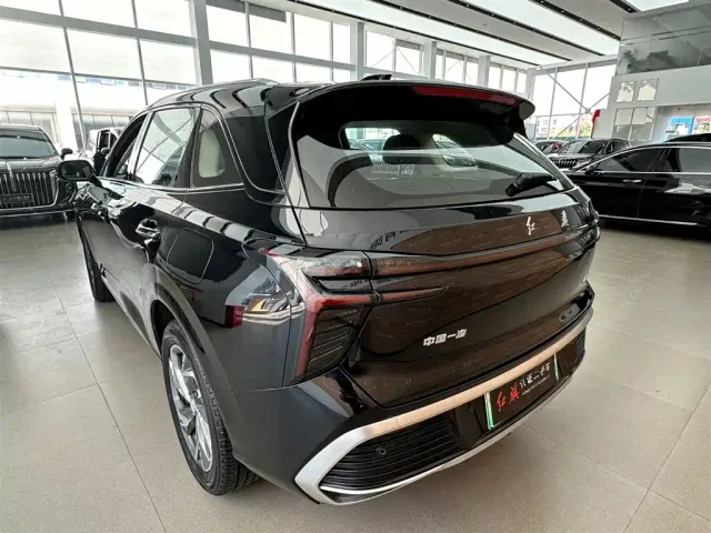 Hongqi HS3 PHEV — Фото автомобиля 8