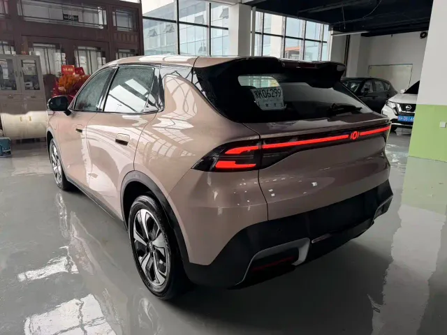 Changan Qiyuan Q05 — Фото автомобиля 9