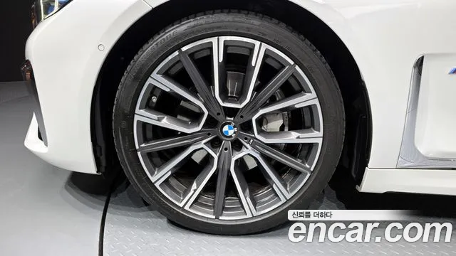 BMW 7-Series — Фото автомобиля 5