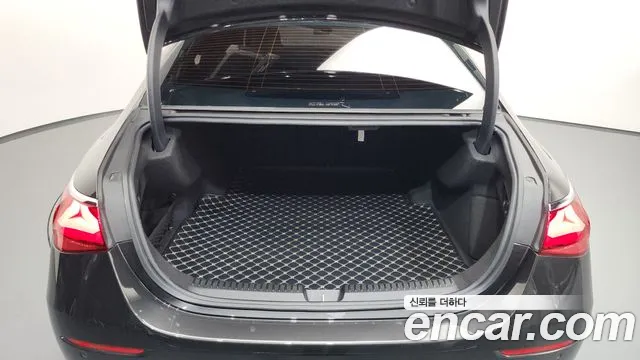 Mercedes-Benz E-Class E-класс W214 E300 4MATIC Exclusive — Фото автомобиля 16