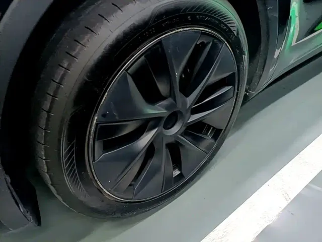 Tesla Model Y — Фото автомобиля 22
